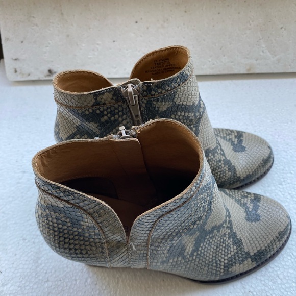Lucky Brand Basel Double Zip Bootie in Chinchilla Slither Colorway Size 7M - Picture 12 of 16